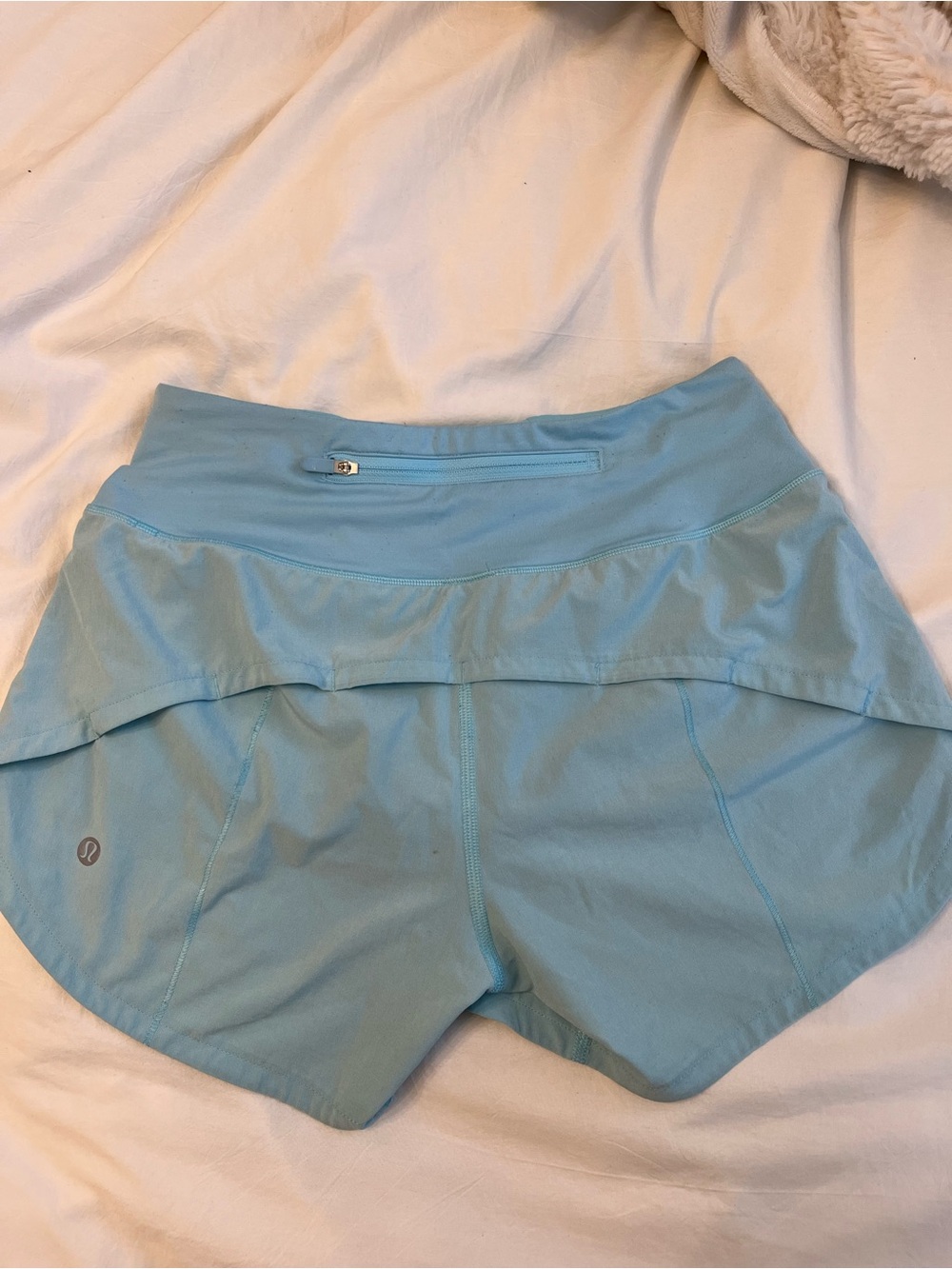 Lululemon speed up shorts, mid rise, athletic shorts - Picture 4 of 4